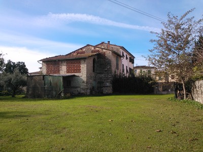 Capanna / Fabbricato rurale Vendita Lucca - Direzione Ovest